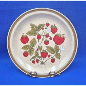 Vintage Country Living Strawberry Patch 12" Stoneware Plate International China